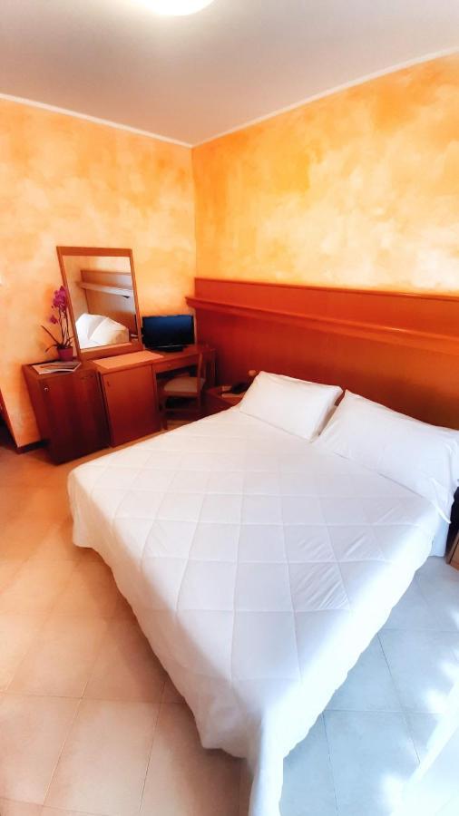 Hotel & Wellness Fra I Pini Lignano Sabbiadoro Exterior photo