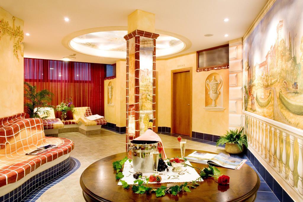 Hotel & Wellness Fra I Pini Lignano Sabbiadoro Exterior photo