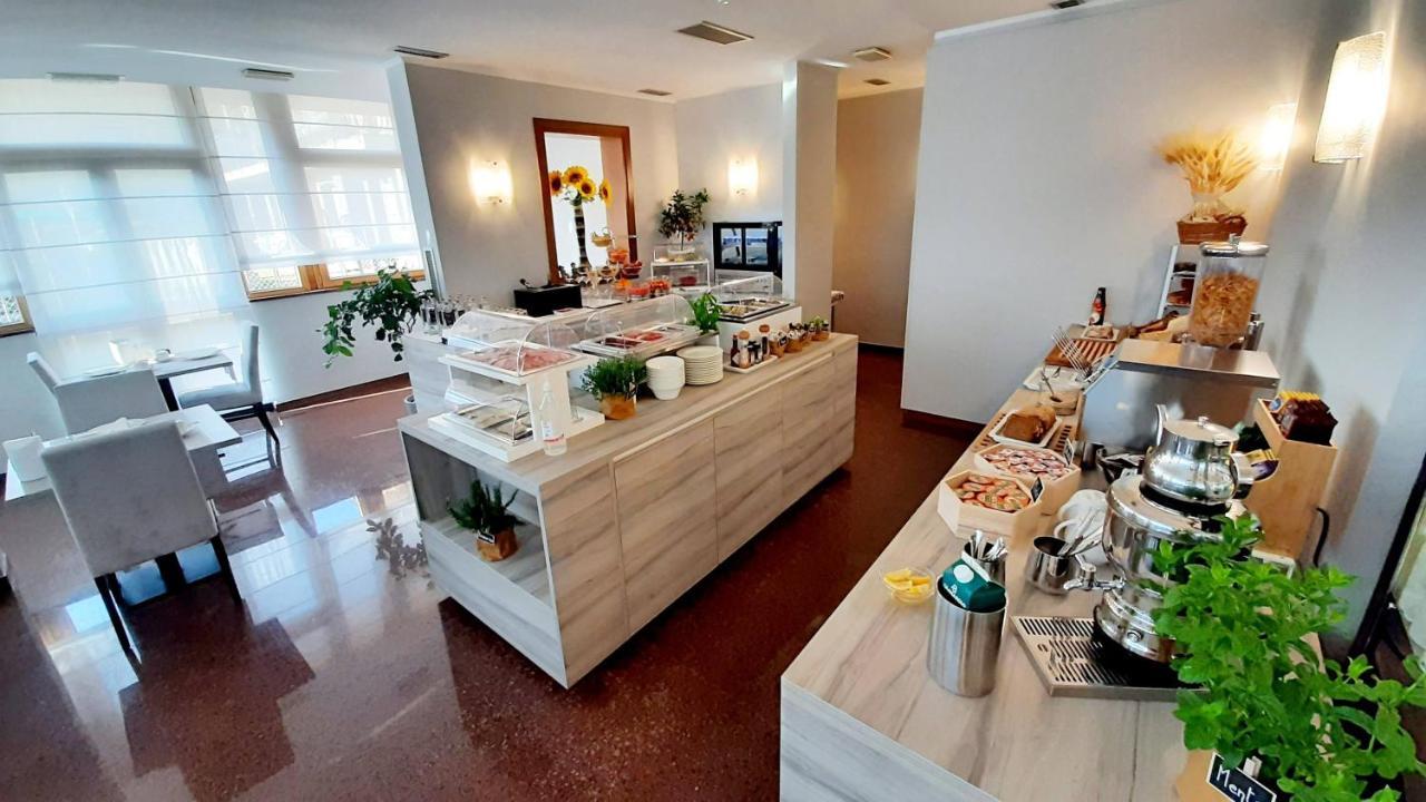 Hotel & Wellness Fra I Pini Lignano Sabbiadoro Exterior photo
