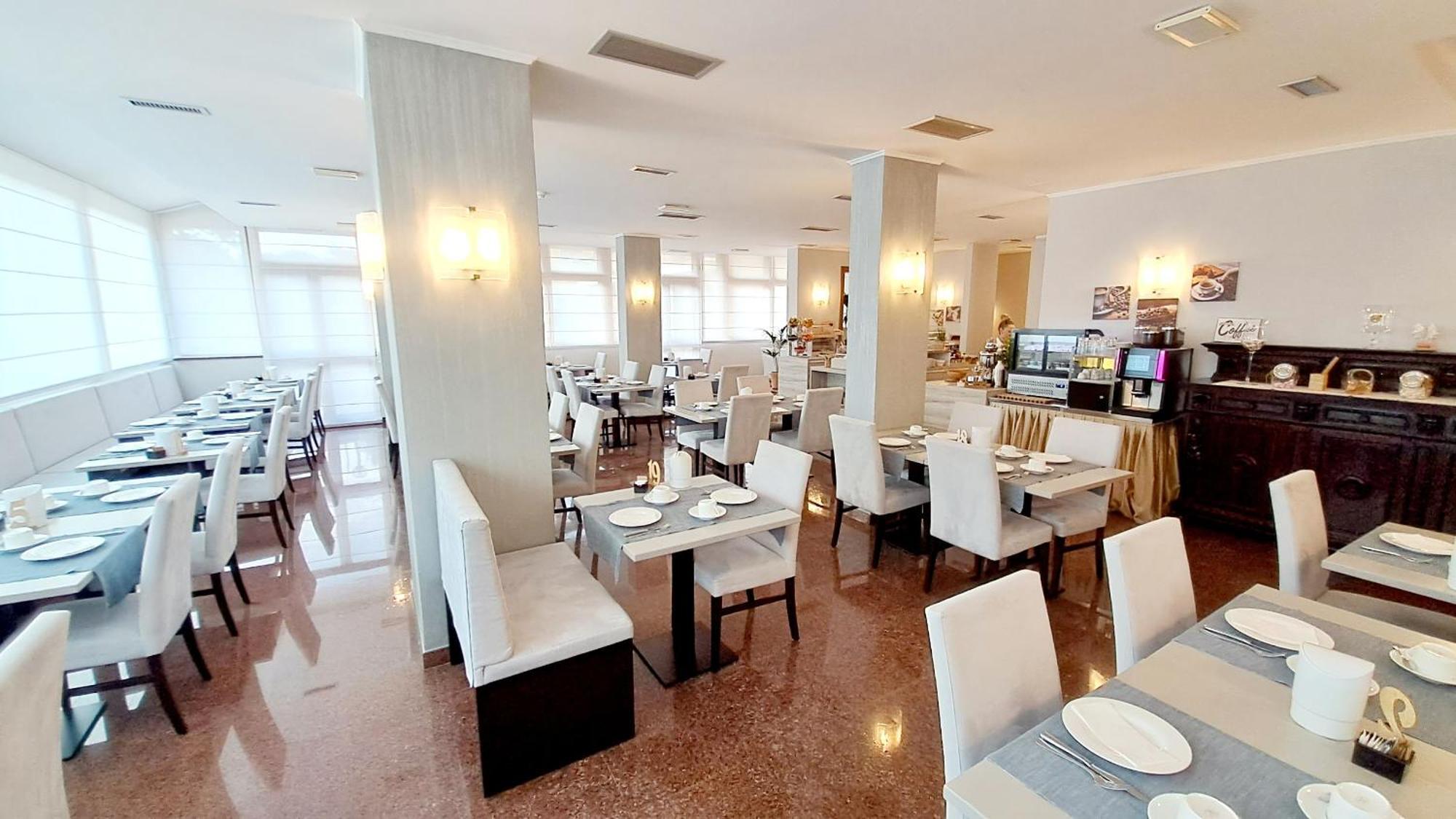 Hotel & Wellness Fra I Pini Lignano Sabbiadoro Exterior photo