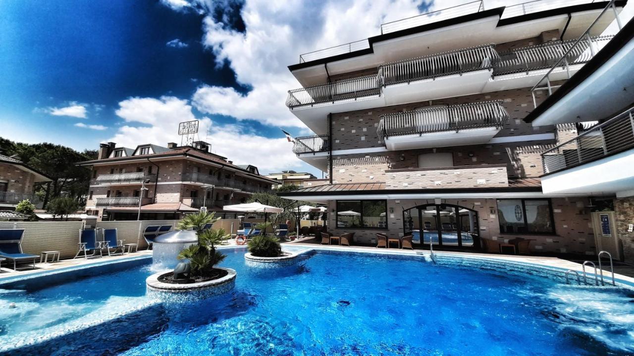 Hotel & Wellness Fra I Pini Lignano Sabbiadoro Exterior photo