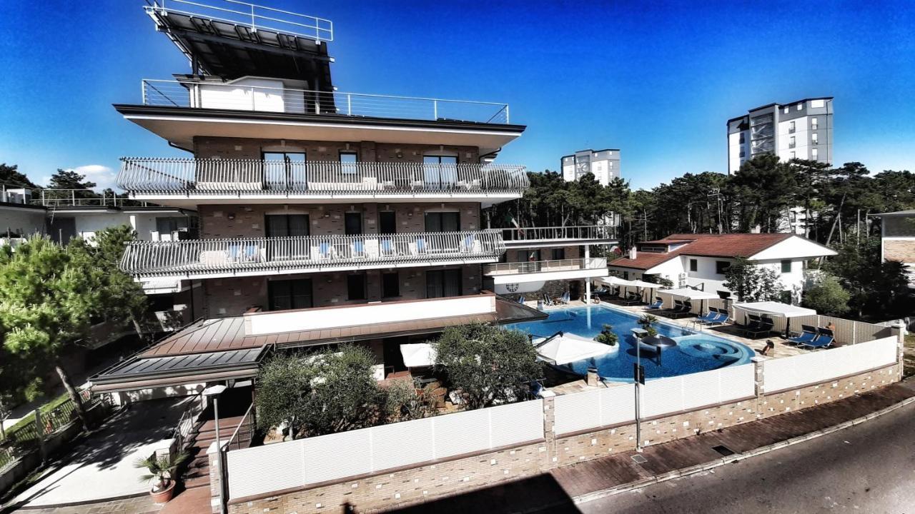 Hotel & Wellness Fra I Pini Lignano Sabbiadoro Exterior photo